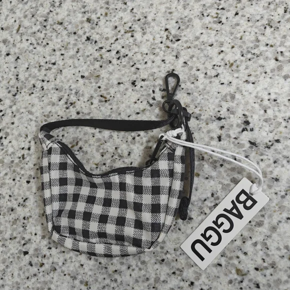 Baggu Crescent Bag Charm (gingham) - Picture 3 of 6